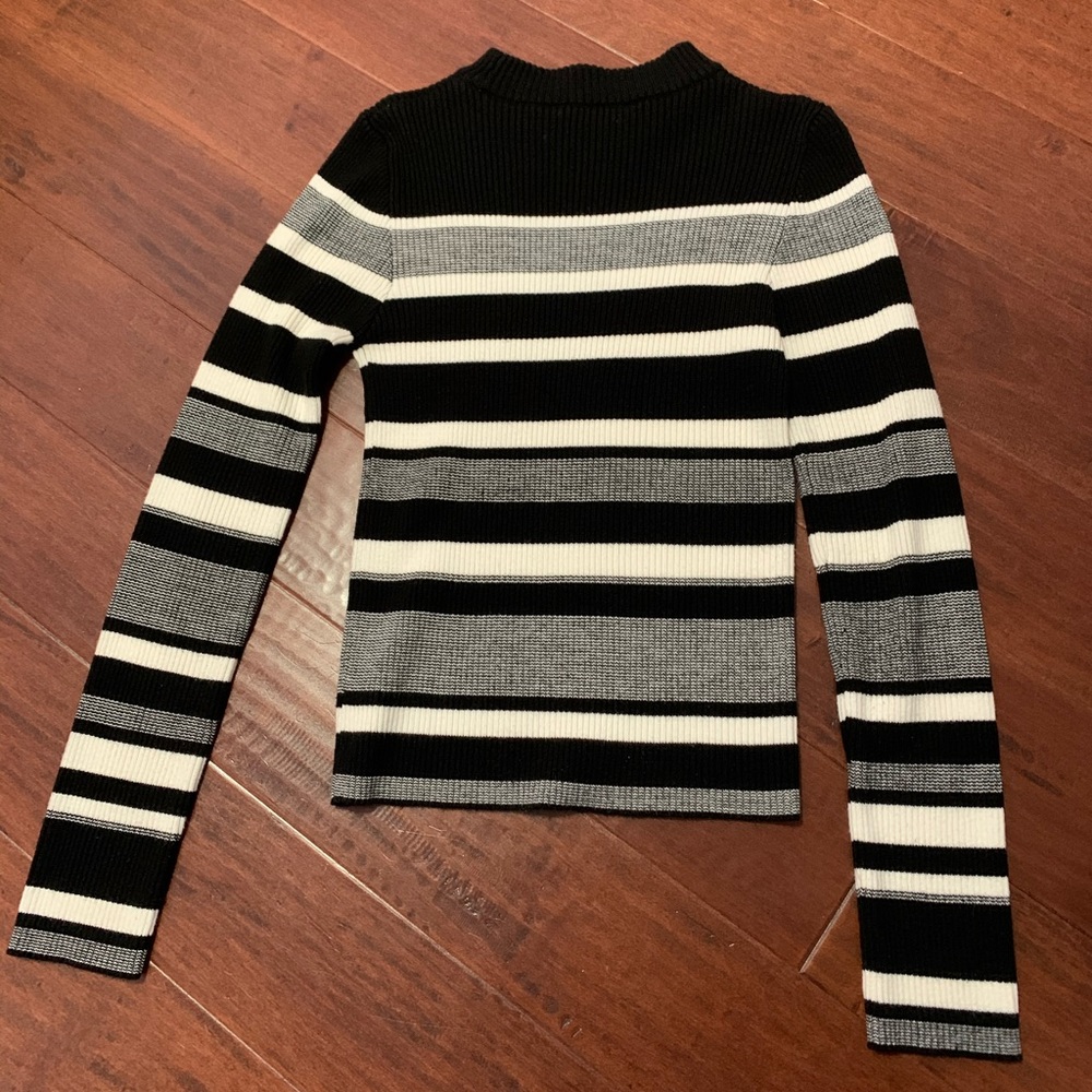 Bluenotes black and white sweater